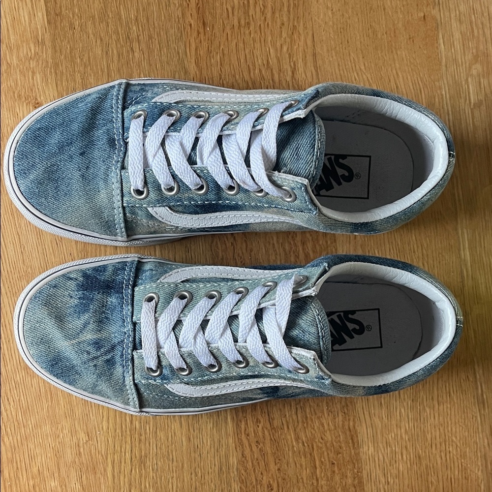 Like New! Vans Old Skool Denim Sneaker Womens 6 / Boy’s 4.5 Retro Classic Staple - Picture 2 of 7